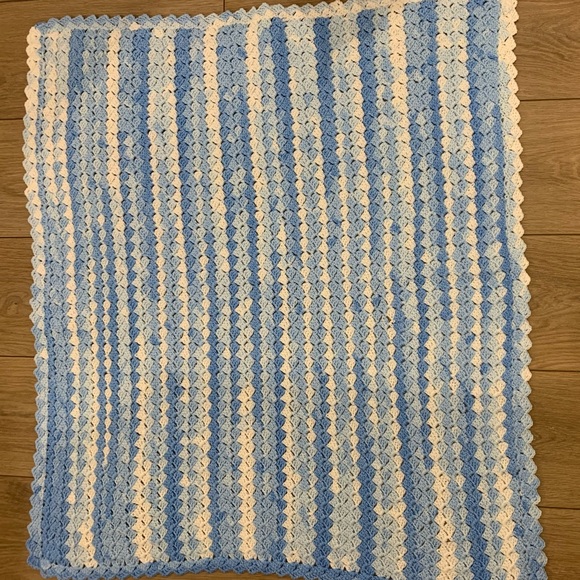 Beautiful soft blue crochet throw new - Picture 5 of 5
